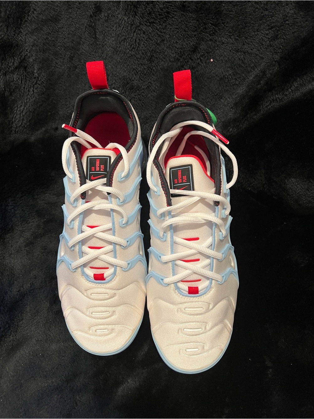 Nike Men’s White Light Blue Athletic Sneakers with Red Accents